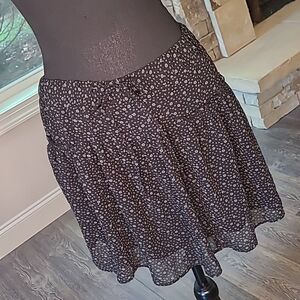 Mini skirt with lining. See pics for measurements